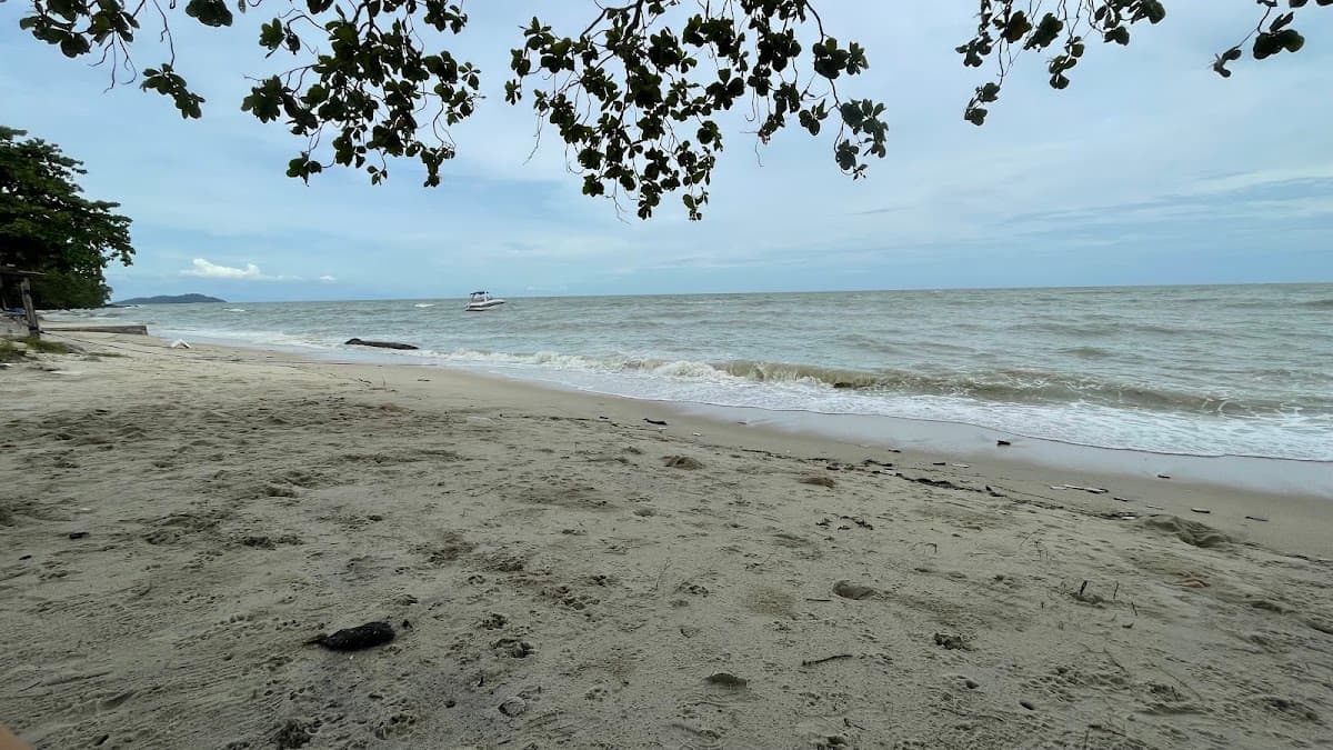 Pantai Teluk Kumbar